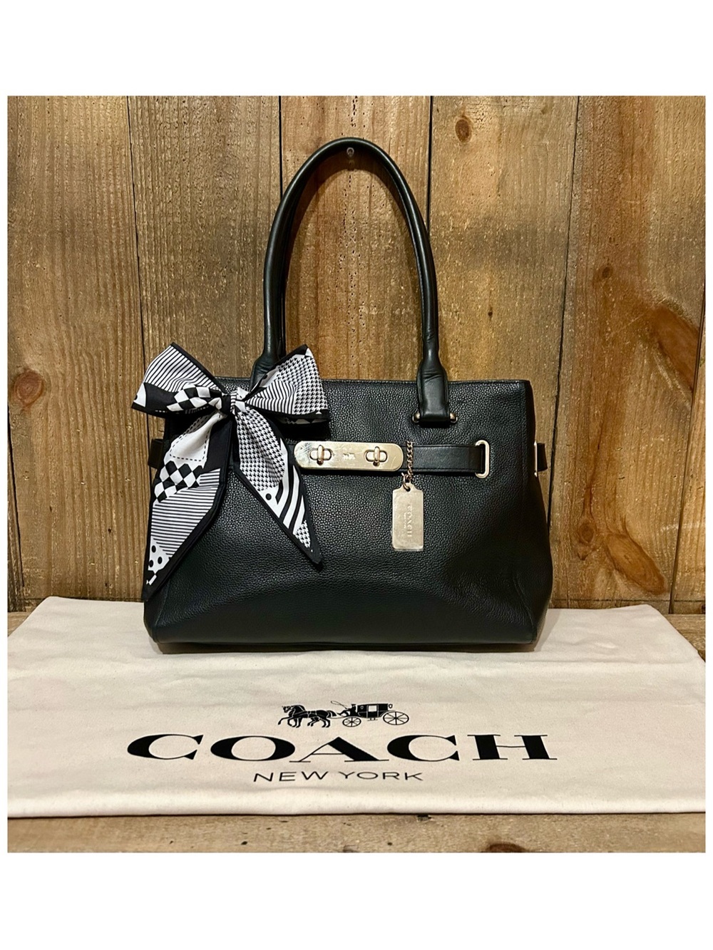 Coach. 5 Piece Set: Swagger Carryall & Free Watch, Wristlet, Scarf & Dust Bag. - Picture 5 of 16